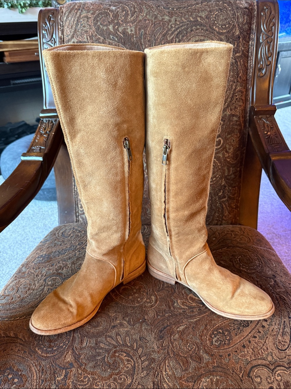 UGG Daley Knee High Side Zipper Pull On Suede Boots- Tan, Women’s Size: 8.5
